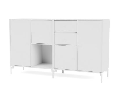 Weißes Couple Sideboard von Montana mit Schubladen, Türen und offenem Fach für Wohnzimmer oder Esszimmer.